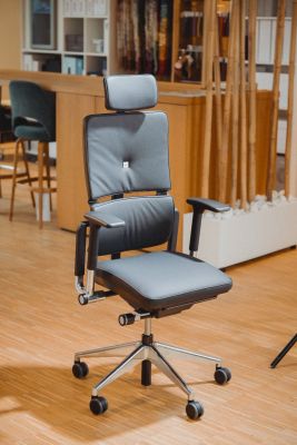 Please Executive Steelcase work chair special offer model